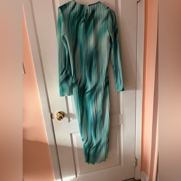 Selling SHEIN dress, turquoise colour, size US6 - Picture 2 of 3